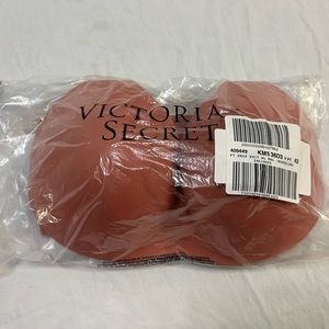 Victoria Secret. 36DDD. Wireless Bra.